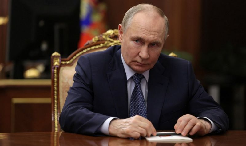Bloomberg закликав Трампа "не відпускати Путіна з гачка"