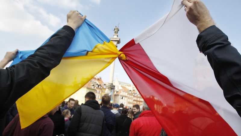 Парламент Польщі остаточно ухвалив новий закон про допомогу українцям
