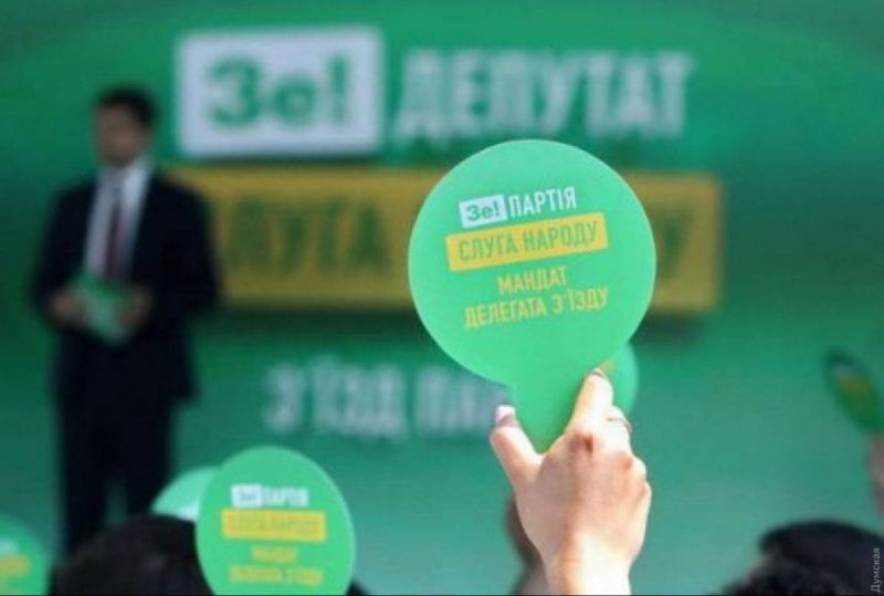 Зеленський готує кадрові зміни у фракції "Слуга народу"