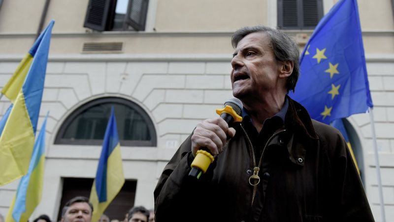 Сенатор Італії ефектно показав солідарність із Києвом