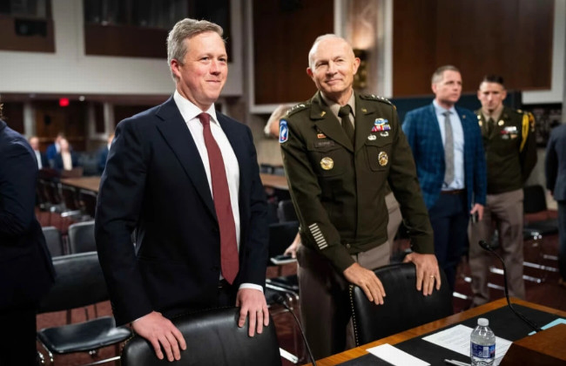 Високопосадовці армії США прибули до Києва з неоголошеним візитом