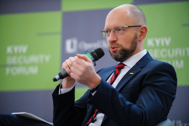 Яценюк назвав єдиний шлях до закінчення війни