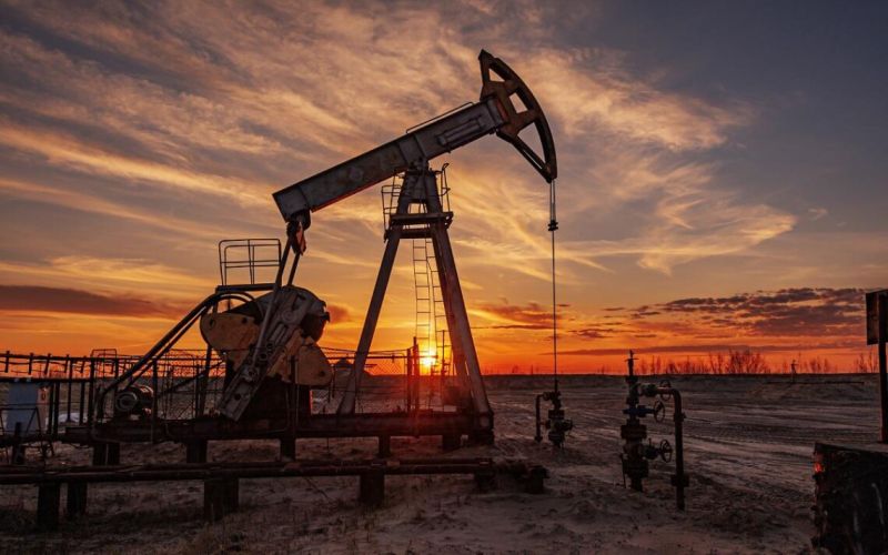 ЄС хоче скасувати стелю цін на російську нафту: що пропонується натомість