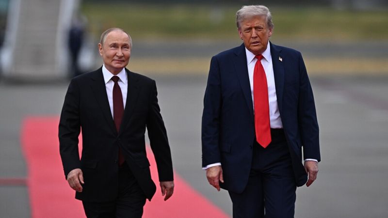 Трамп повісив фото з путіним у Білому домі: вище за фото внучки