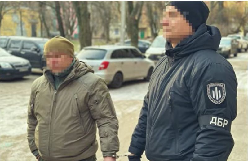 ДБР заявило про затримання військових