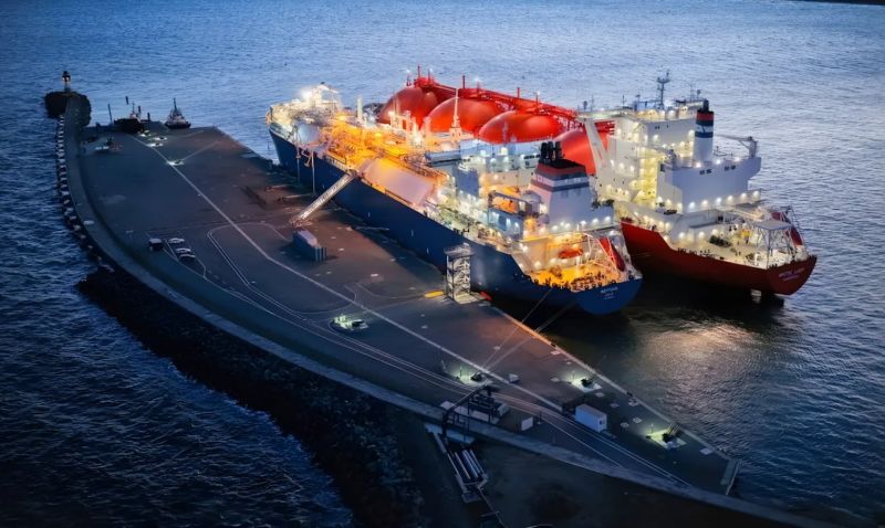 Україна вперше імпортує скраплений газ через термінал у Німеччині