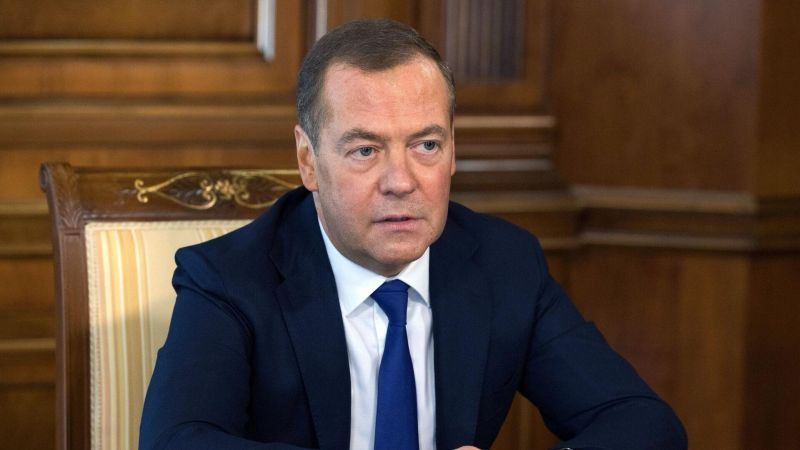 Медведєв залякує Україну та держави НАТО