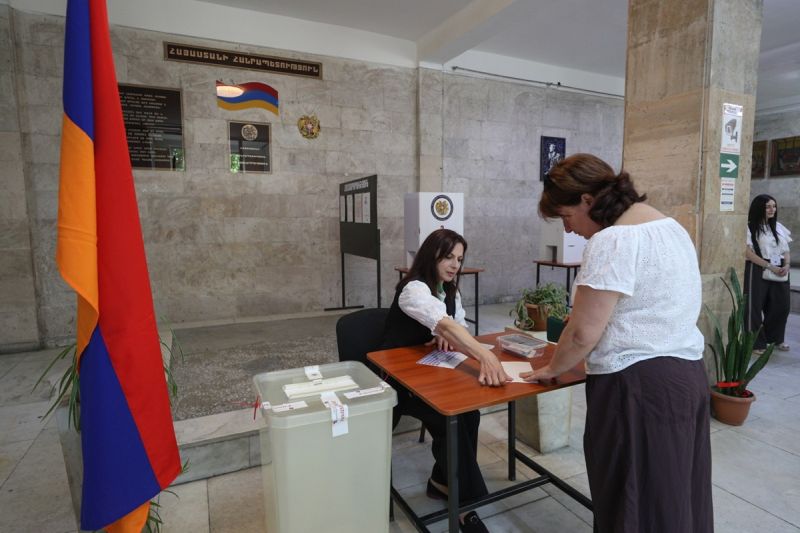 Стали відомі перші результати парламентських виборів у Вірменії