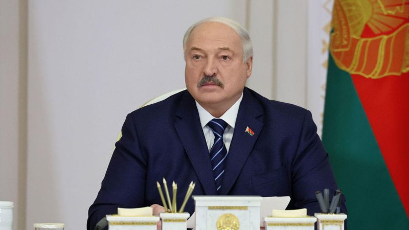 Лукашенко заявив про шанс закінчити війну в Україні
