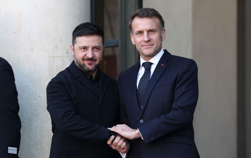 Президент прибув до Парижа і розкрив плани свого візиту
