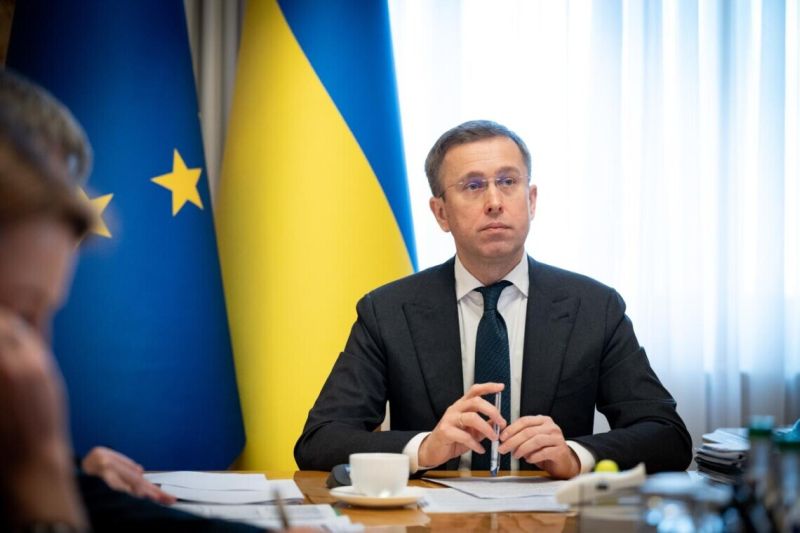 Кабмін перейшов у режим економії: які витрати відкладуть
