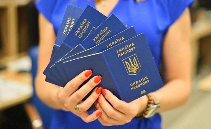 В Україні призупинили оформлення паспортів: у ДМС пояснили, що трапилось