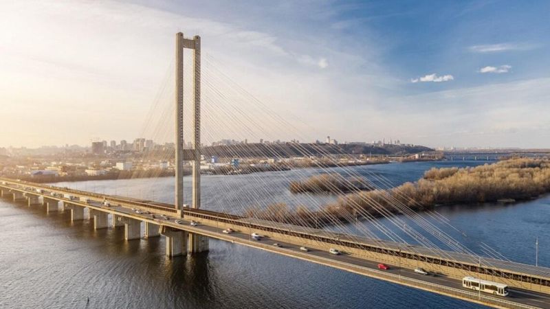 Проблеми з мостами у Києві: торгові мережі готують ротації працівників